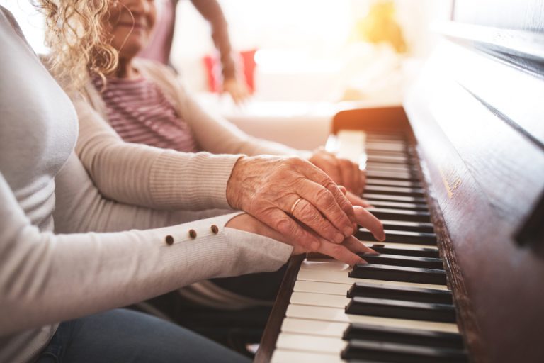 beneficios de la musica para los ancianos